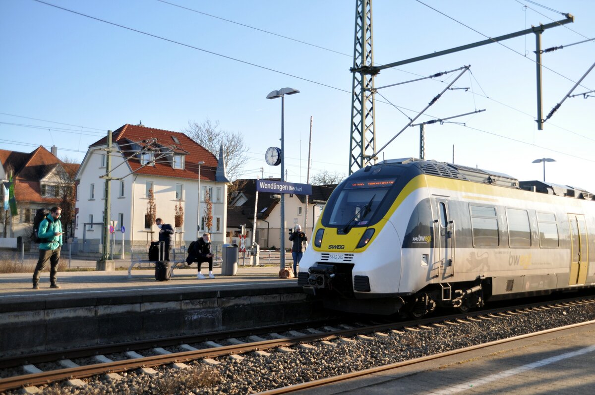 8 442 315 der SWEG in Wendlingen / Neckar am 07.01.2023.