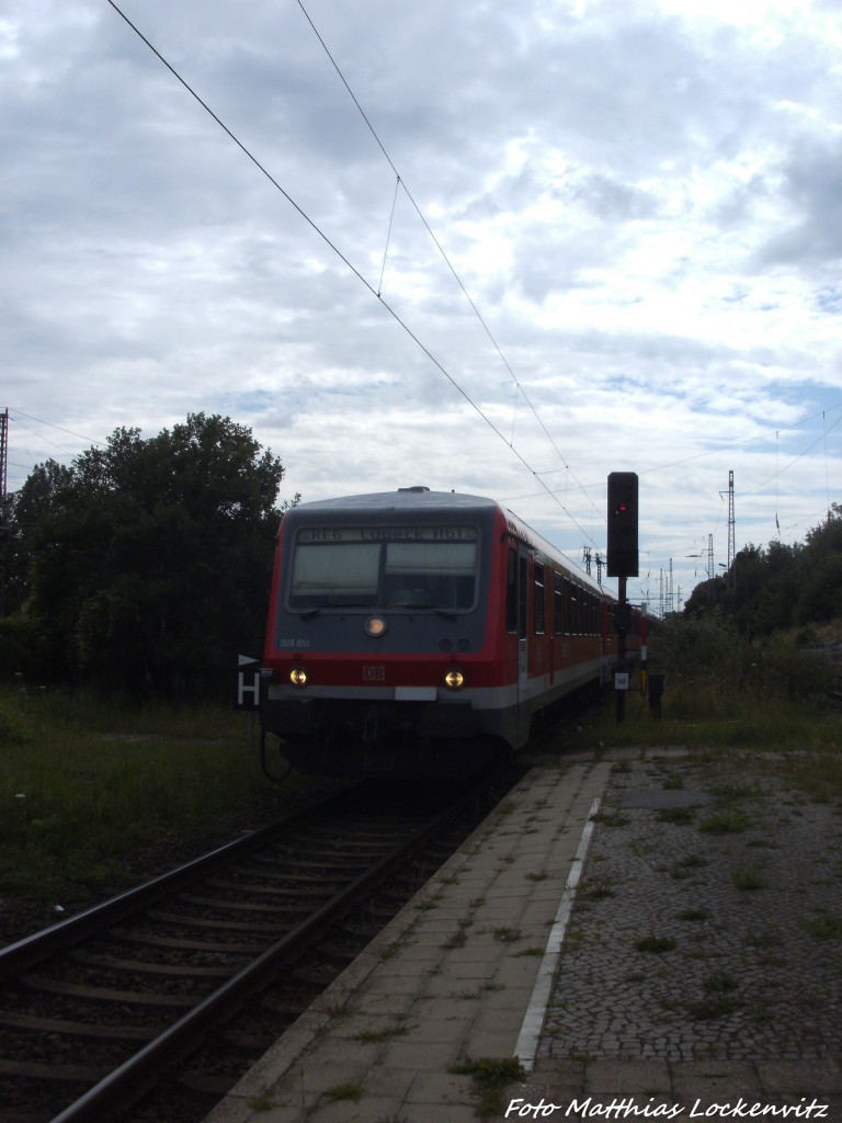 928 651 als RE6 mit ziel L�beck Hbf aus L�beck Hbf beim einfahren in den Bahnhof Bad Kleinen am 13.7.14