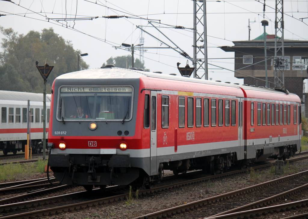 928 652 kam als Ersatzzug von Greifswald nach Stralsund zurck.12.10.2013