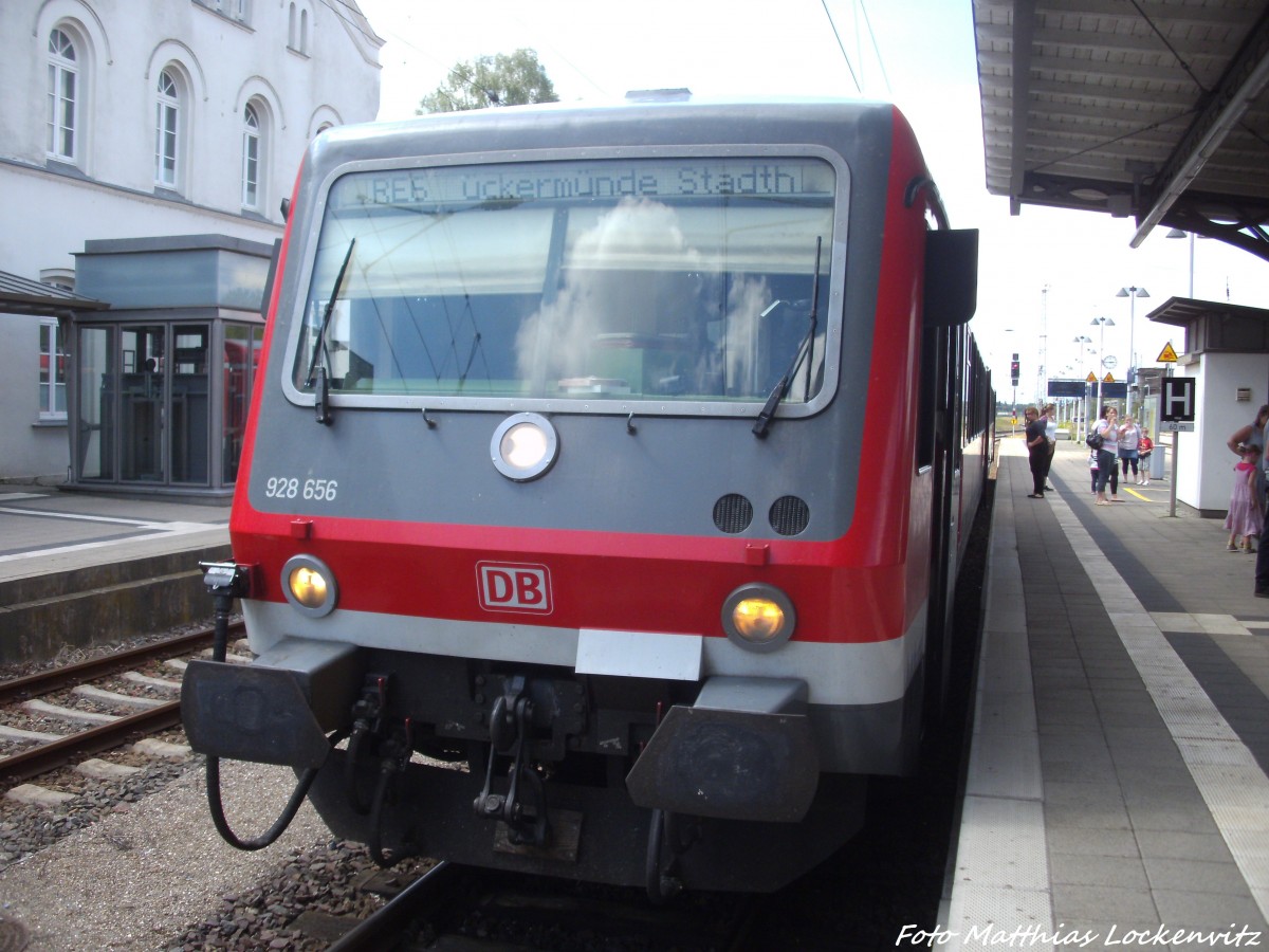 928 656 als RE6 mit ziel �ckerm�nde Stadthafen im Bahnhof G�strow am 15.7.14