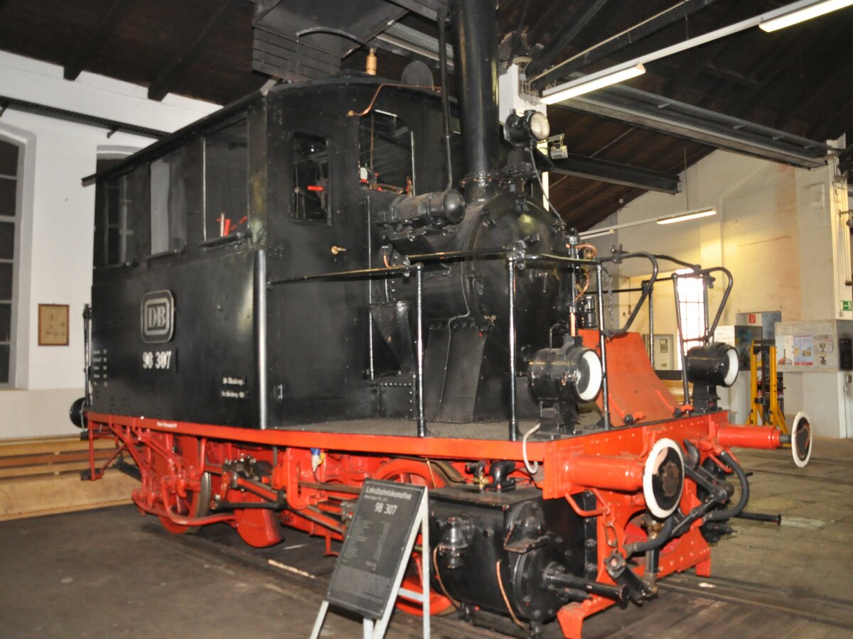98 307 Glaskasten  SpalterBockerl  im Deutschen Dampflok Museum in Neuenmarkt-Wirsberg am 03.09.2011.