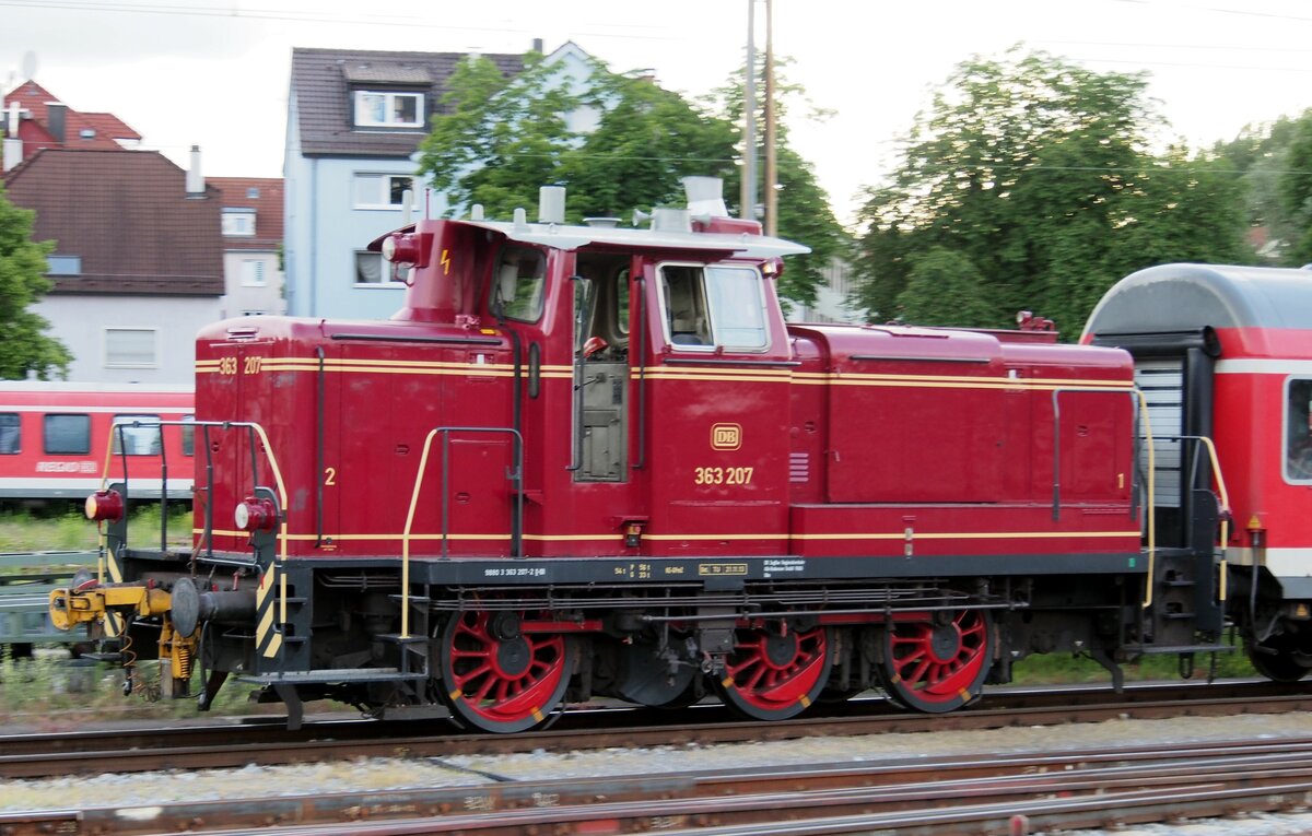 98 80 3 363 207-2 D-DB in Ulm am 31.05.2015.