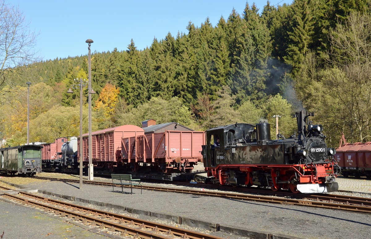 99 1590-1 in Schmalzgrube mit einem Fotozug am 24.10.2015