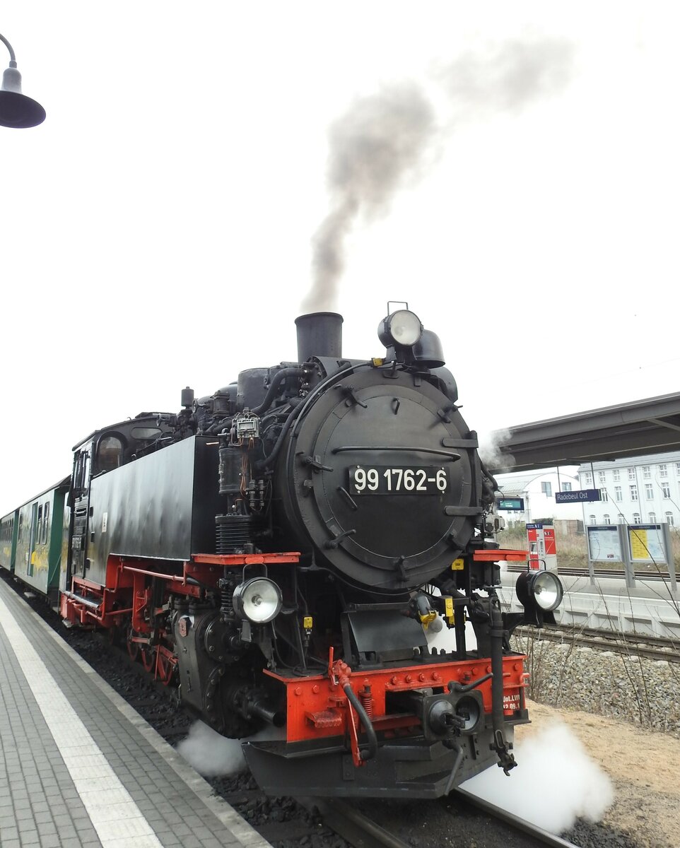 99 1762-6  Lößnitzdackel  in Radebeul-Ost am 11.04.2016.