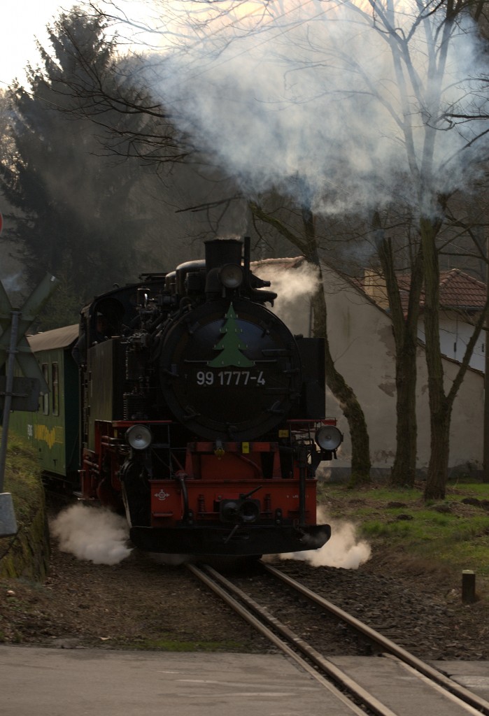 99 1777-4 bei der Ausfahrt Lnitzgrund. 
29.12.2013 13:12 Uhr.