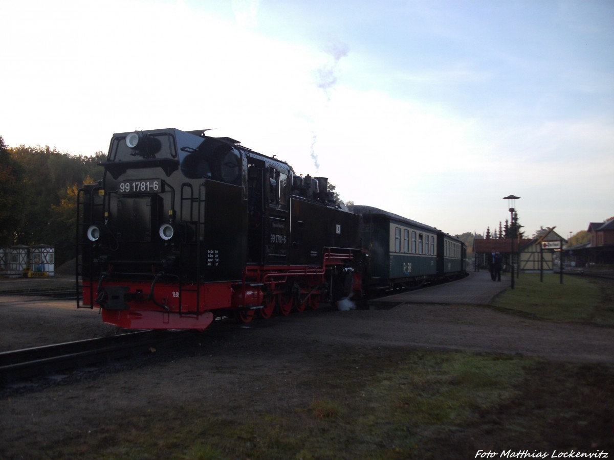 99 1781 mit dem P 101 mit ziel Ostseebad G�hren im Bahnhof Putbus am 7.10.13