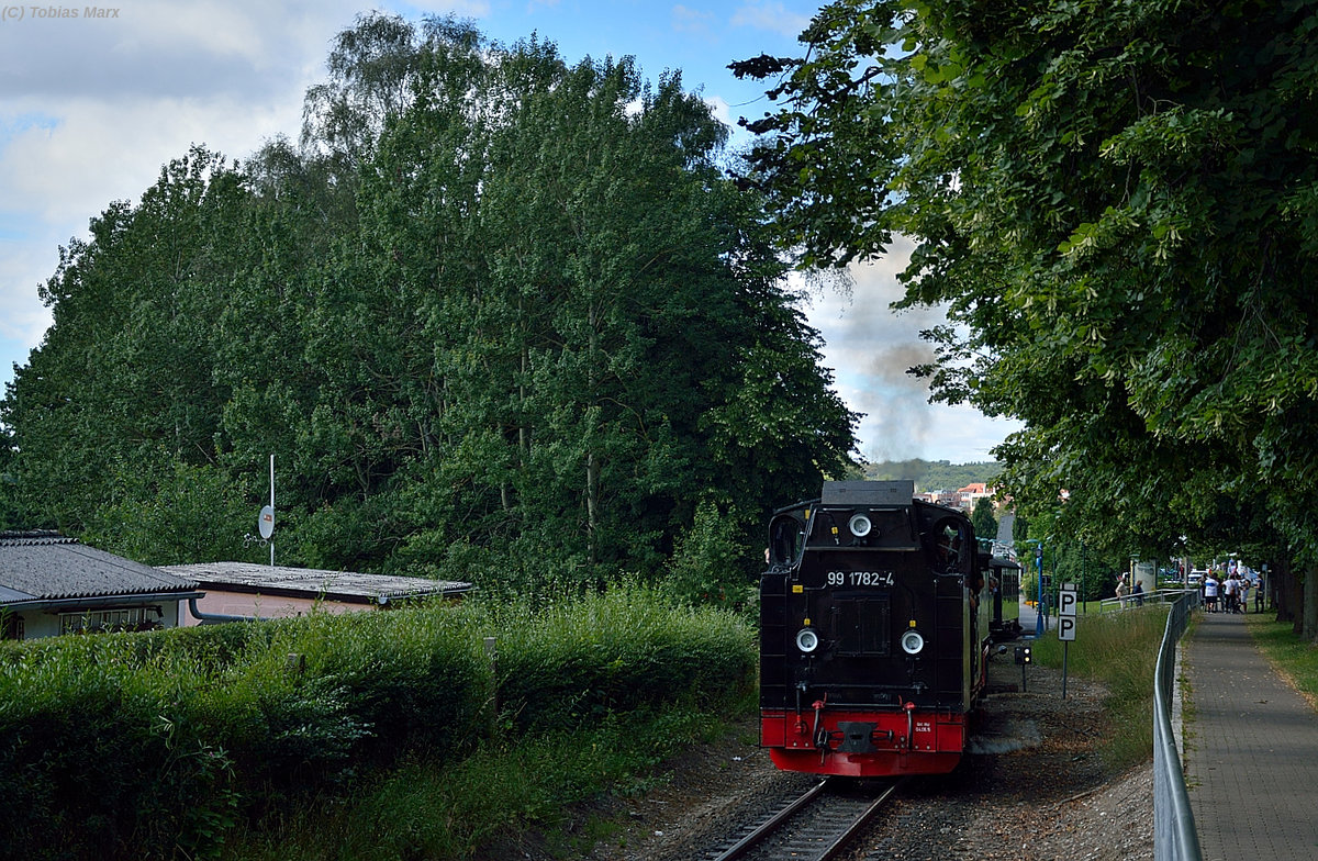 99 1782-4 bei der Ausfahrt mit P 107 aus Binz LB am 19.07.2016