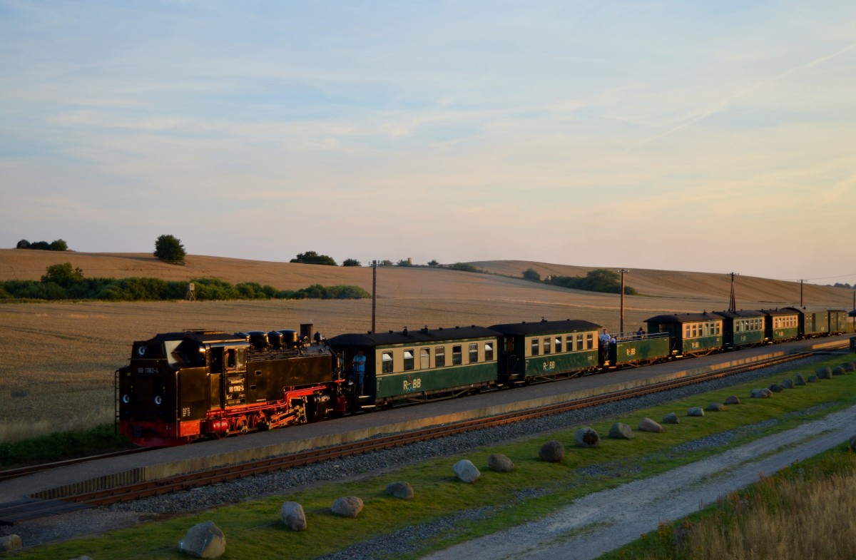 99 1782-4 rollt gemächlich mit P 113 durch Seelvitz am 06.08.2015