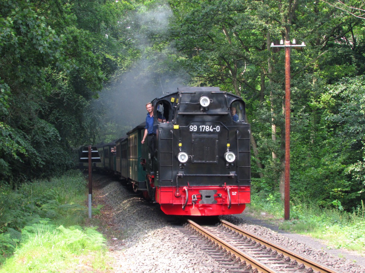 99 1784-0 bei der Einfahrt in Göhren mit P 225 am 29.07.2014