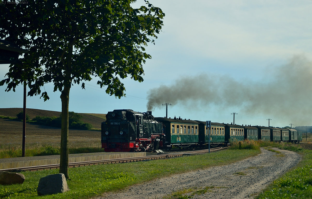 99 1784-0 mit P 111 bei der Durchfahrt durch Seelvitz am 22.07.2016