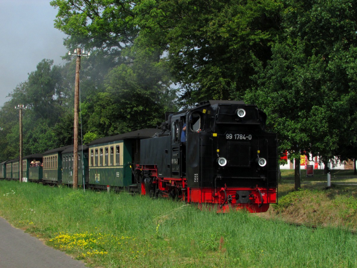 99 1784-0 rollt mit P 227 in Richtung Baabe am 29.07.2014