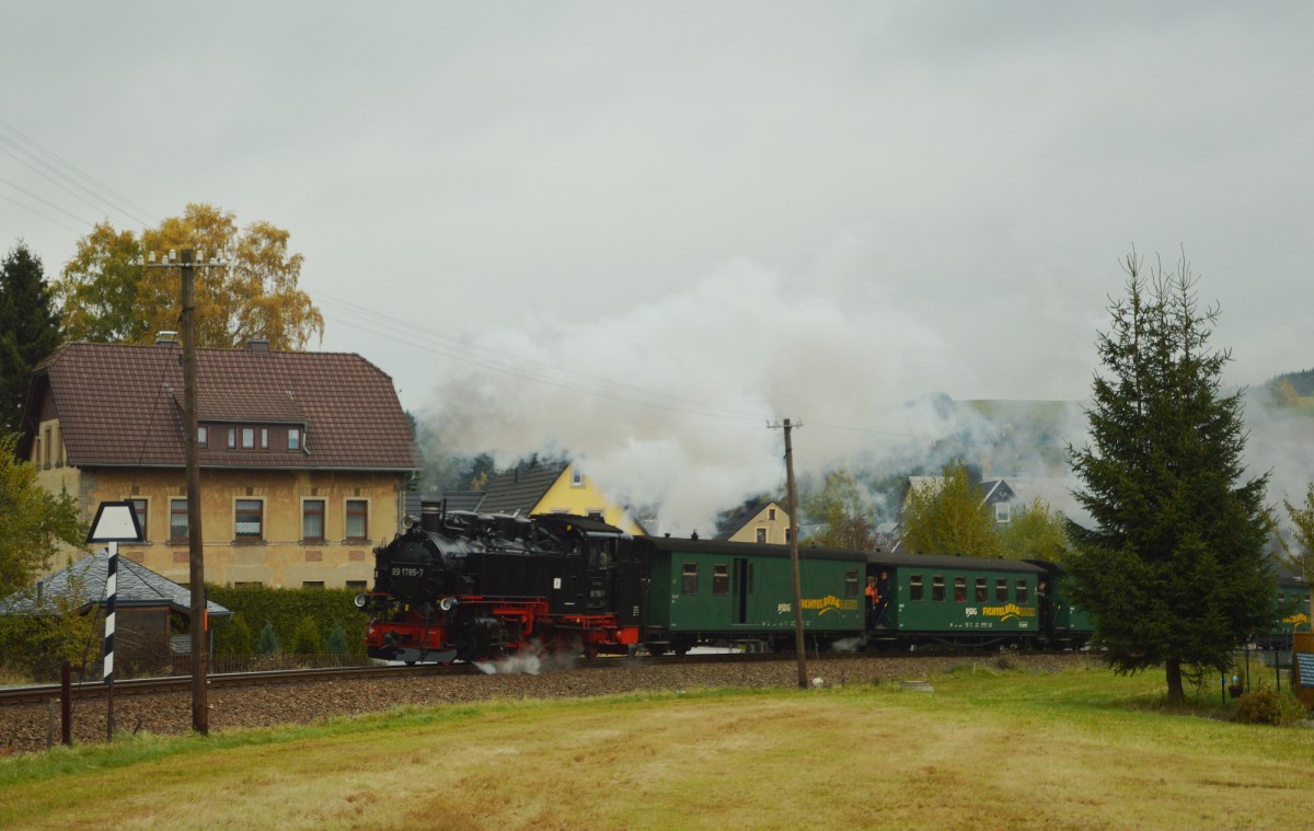 99 1785-7 bei der Ausfahrt aus Neudorf mit P 1007 am 22.10.2015