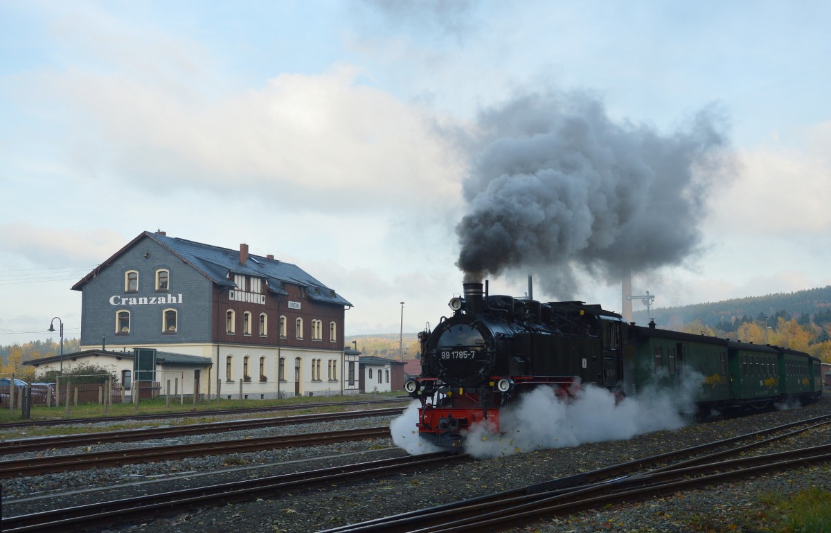 99 1785-7 bei der Ausfahrt mit P 1009 aus Cranzahl am 26.10.2015