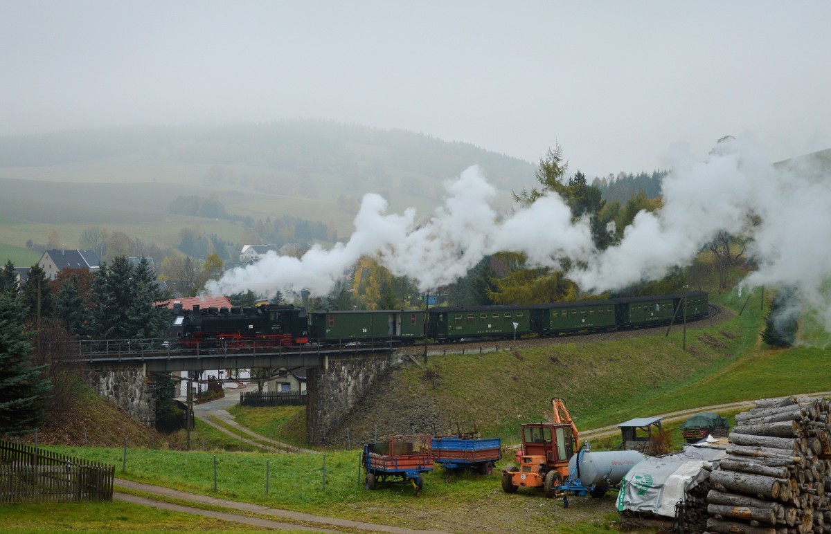 99 1793-1 mit dem DR-Zug in der Neudorfer Fotokurve am 25.10.2015