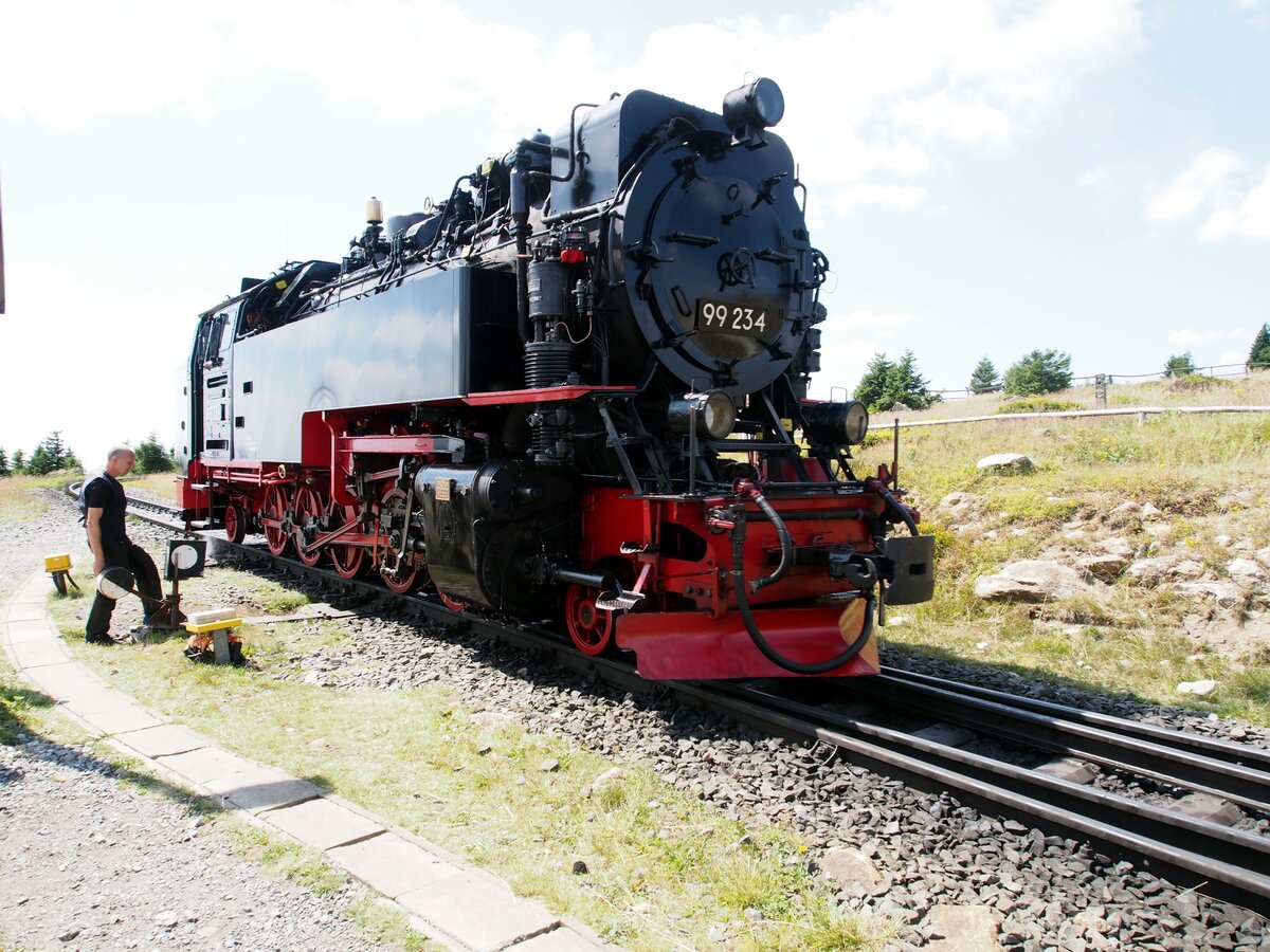 99 234 setzt in der Brocken Station um am 27.07.2019.