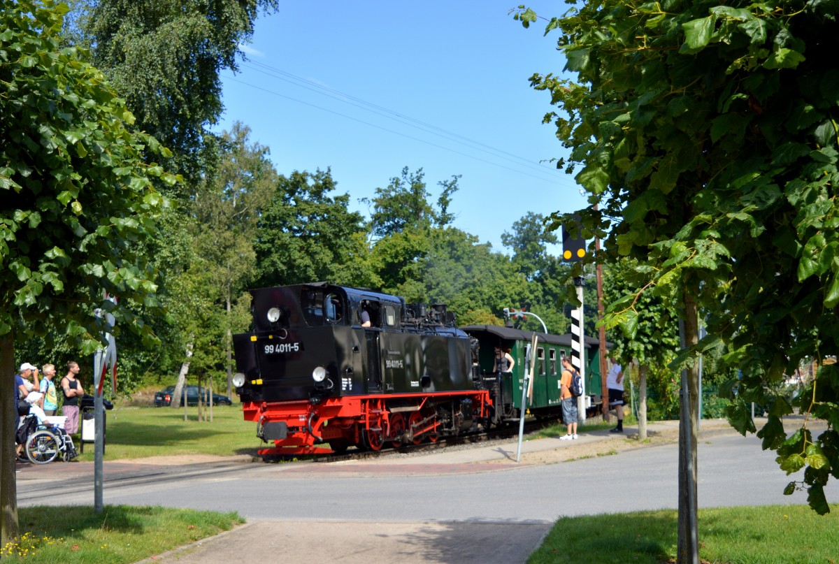 99 4011-5 durchquert mit P 103 den Ort Baabe am 03.08.2015