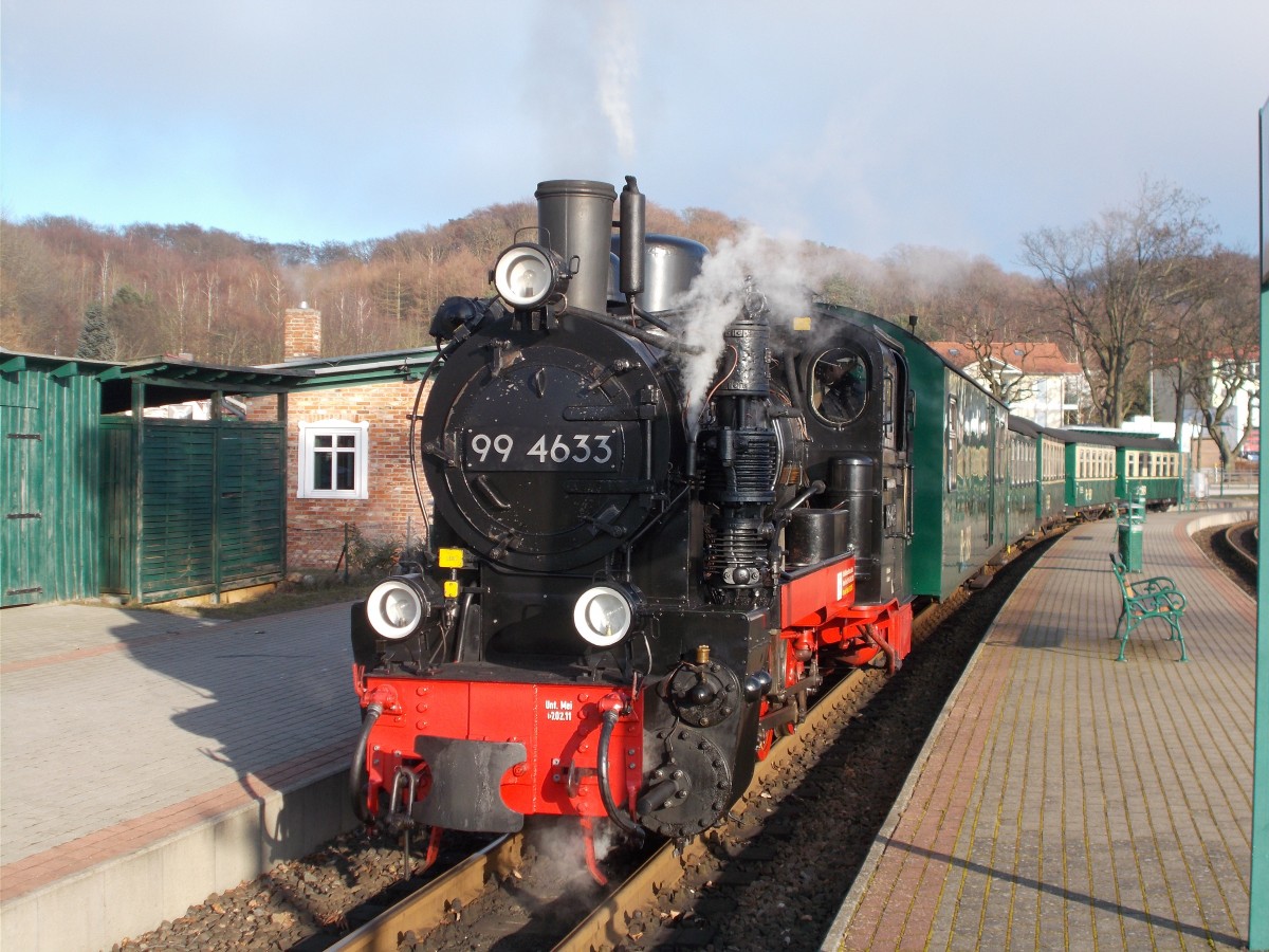 99 4633 bei der kurzen Pause,am 12.März 2016,in Sellin Ost.