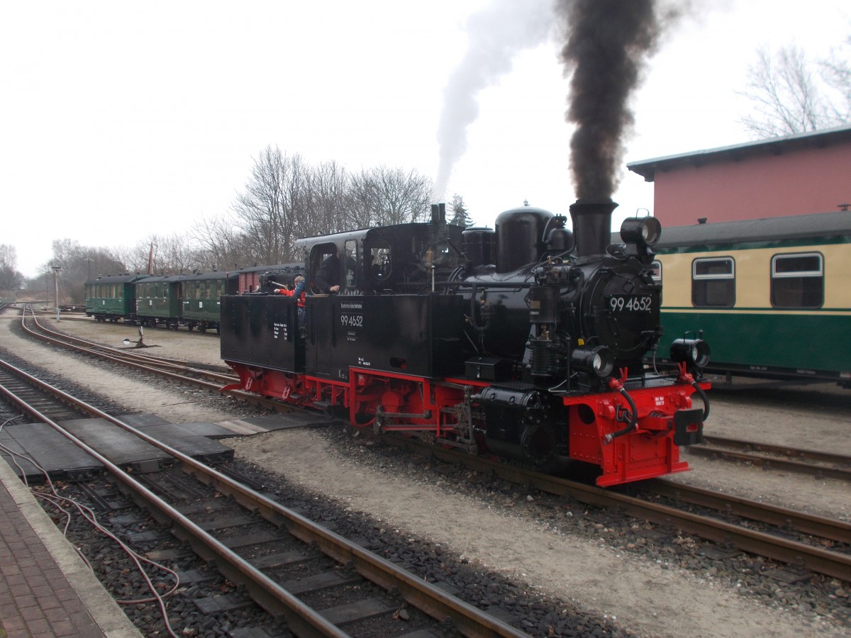 99 4652 dampft wieder ! Am 15.März 2015 wurde die Lok bei einem kleinem Bahnhofsfest in Putbus offiziell dem Fan`s unter Dampf gezeigt. 