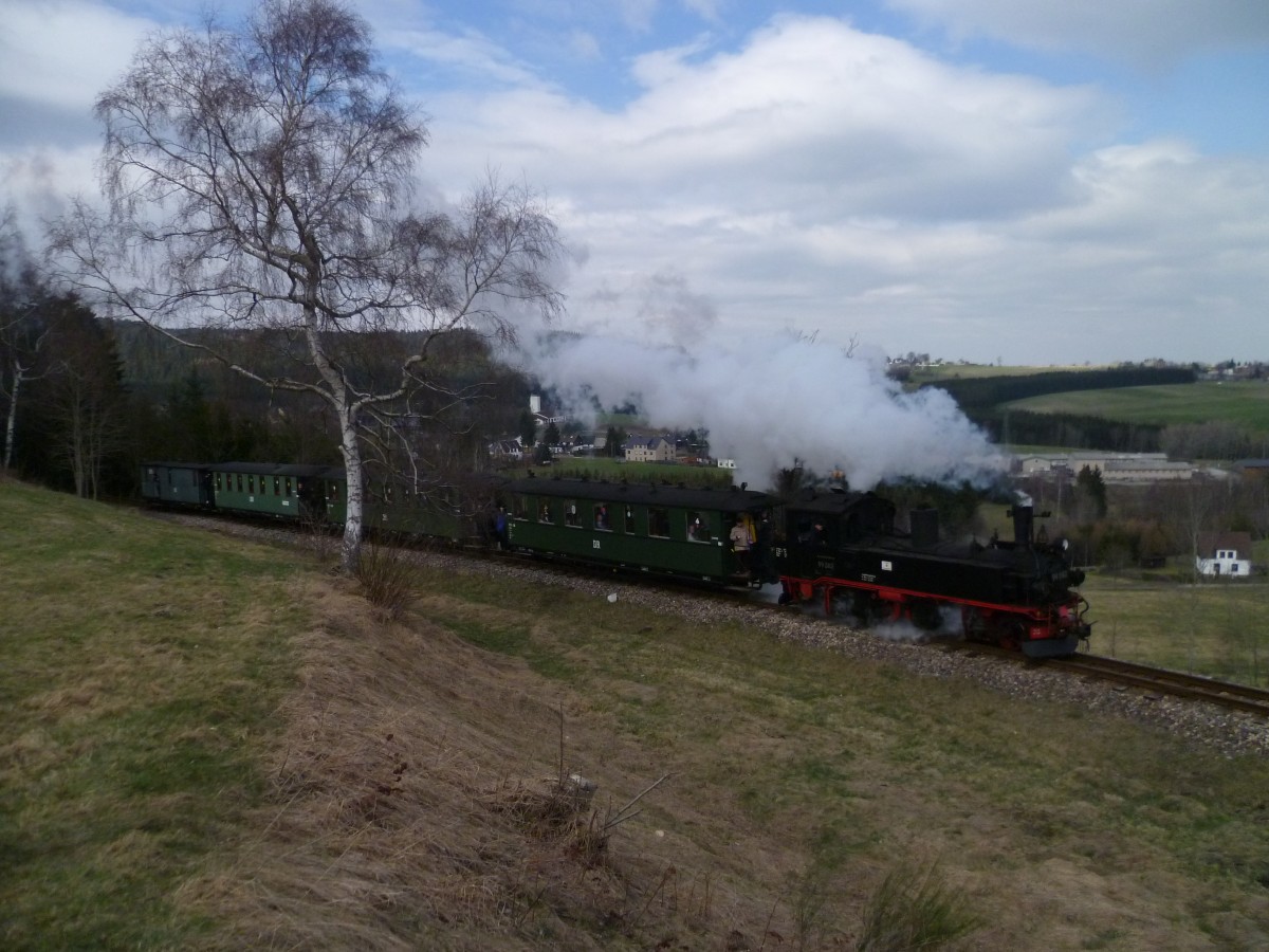 99 582 zu sehen am 09.04.12 bei der Einfahrt in Schnheide.