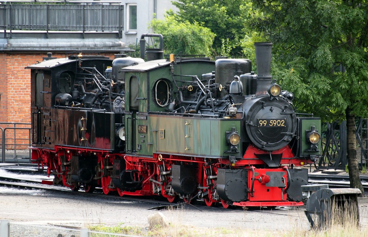 99 5902 und dahinter 99 5901 sind zwei mallet-Loks von Jung f�r die HSB. Die Loks stehen am 20.06.2014 in Werningerode.