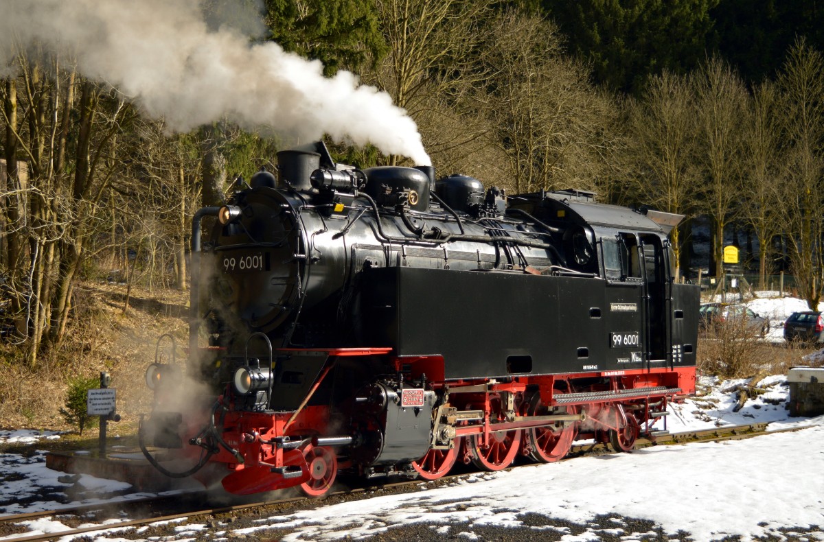 99 6001 beim Wasserfassen in Eisfelder Talmühle am 03.04.2015
