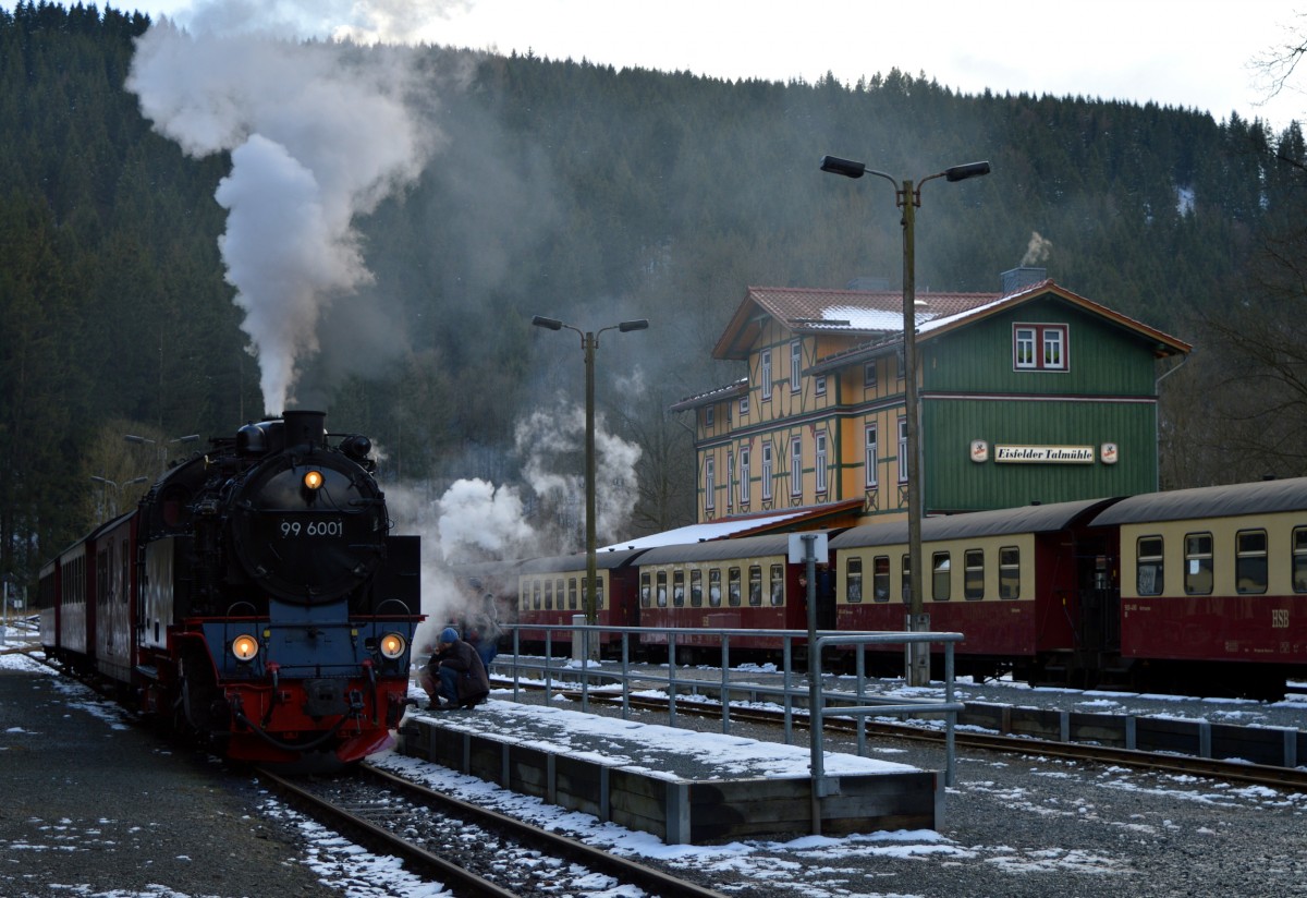 99 6001 mit N 8964 in Eisfelder Talmühle am 03.04.2015