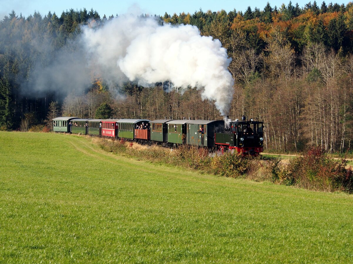 99 633 Tssd im Anstieg zur Wasserscheide beim Öchsle am 24.10.2021.