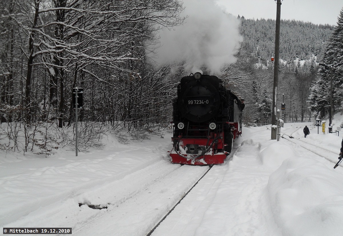 99 7234-0 rangiert am 19.12.2010 in Eisfelder Talmhle um wieder zurck nach Wernigerode zu fahren.