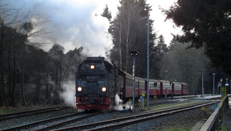 99 7235-7 bei der Ausfahrt aus Drei Annen Hohne am 10.Jan.2014