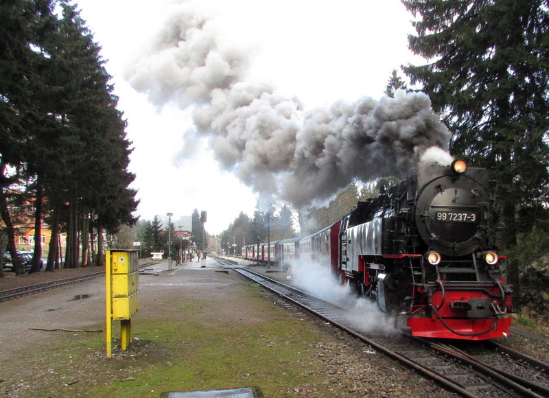 99 7237-3 bei der Ausfahrt aus Drei Annen Hohne am 10.Jan.2014