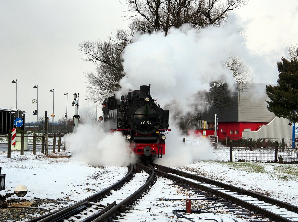 99 788 bei einer Nikolausfahrt des Öchsle in Ochsenhausen am 28.11.2015.