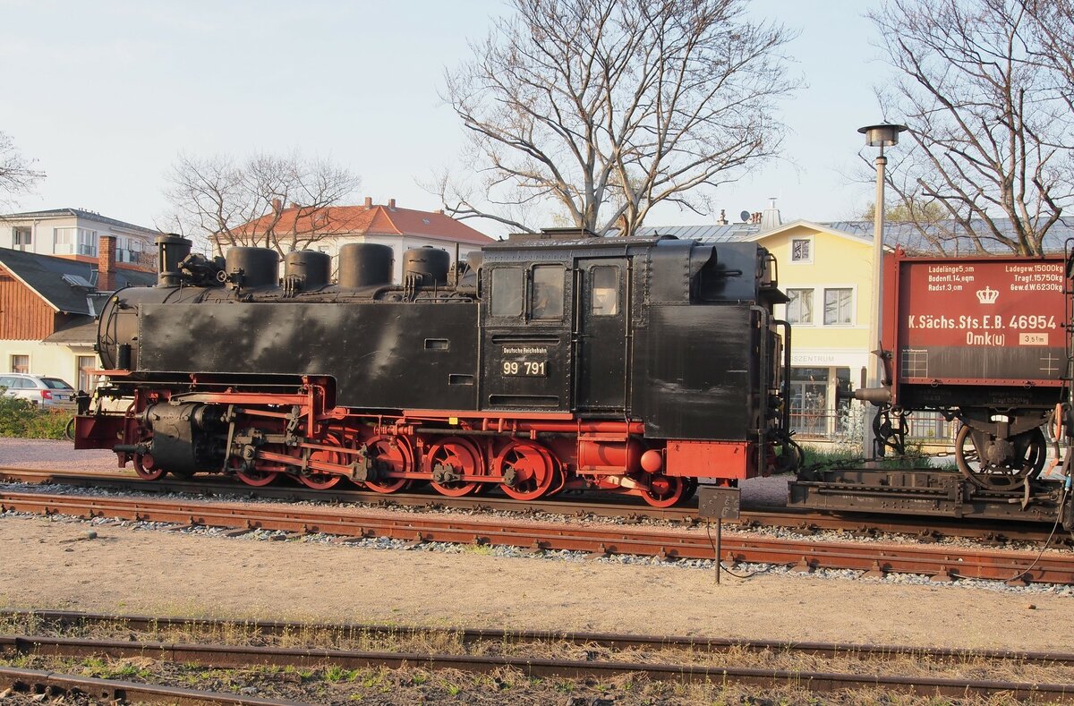 99 791 der Lösnitzgrundbahn in Radebeul Ost am 12.04.2016.