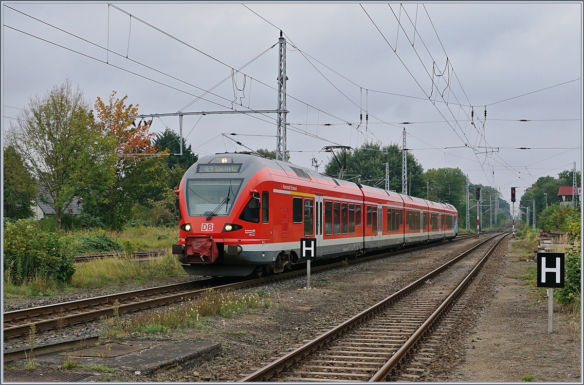 A DB ET 429 auf dem Weg als RE 9 nach Sassnitz bei der Einfahrt in Ribnitz Dammgarteen West.
 26. Sept. 2017