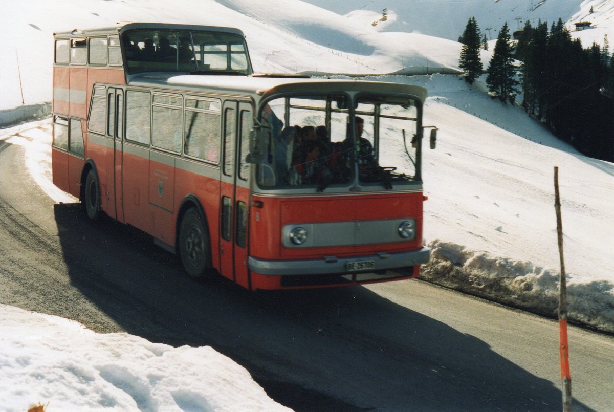 (AA 08) - Aus dem Archiv: AFA Adelboden - Nr. 6/BE 26'706 - FBW/Vetter-R&J Anderthalbdecker am 25. Februar 1990 in Adelboden, Geilsstrasse