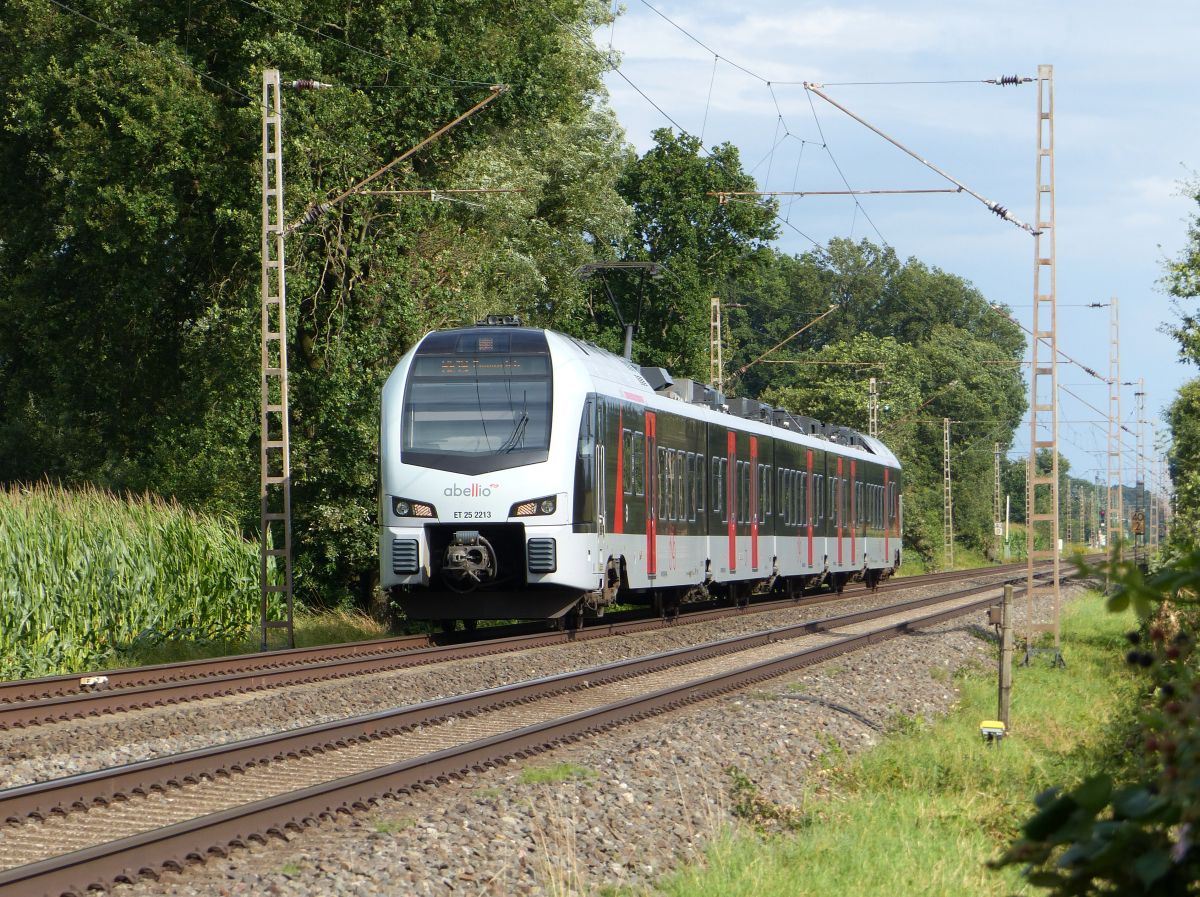 Abellio Triebzug ET 25 2213 Wasserstrasse, Hamminkeln 30-07-2021.


Abellio treinstel ET 25 2213 Wasserstrasse, Hamminkeln 30-07-2021.