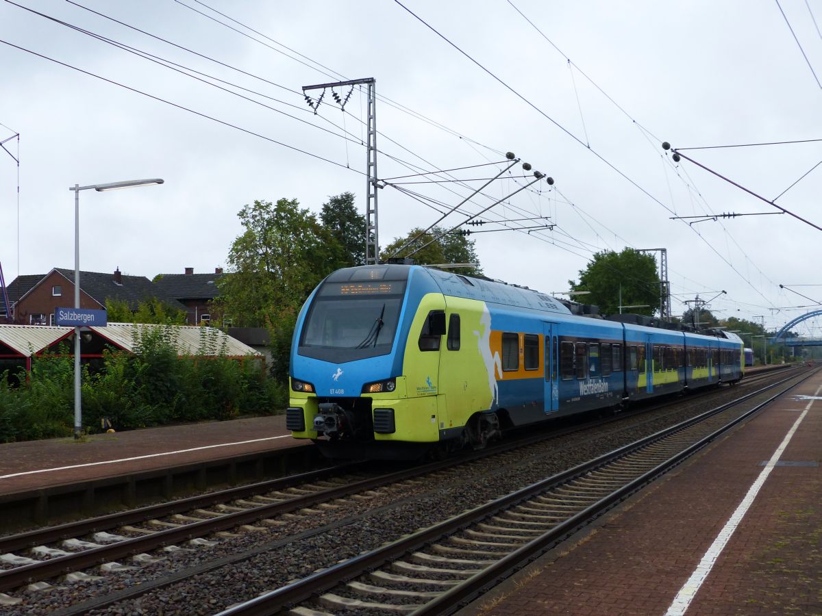 Abellio Westfalenbahn Triebzug ET 408 Gleis 4 Salzbergen 17-08-2018.

Abellio Westfalenbahn treinstel ET 408 spoor 4 Salzbergen 17-08-2018.