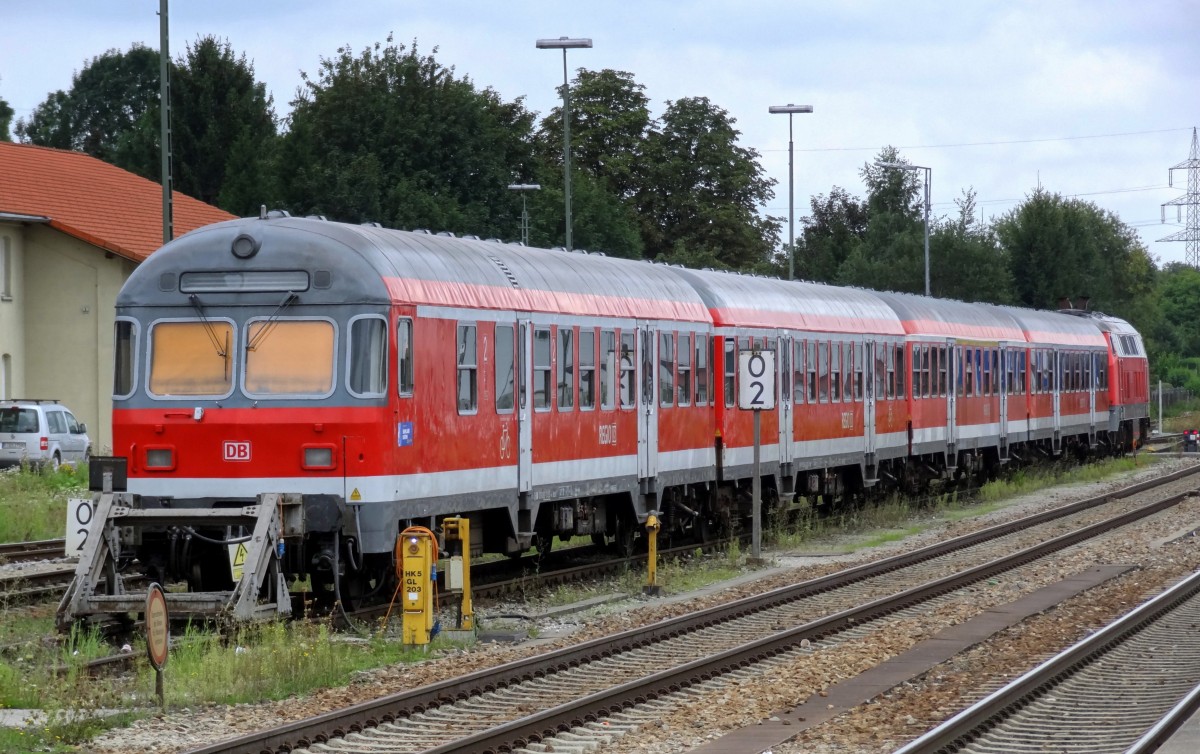 Abgestellte n-Wagen Garnitur in Buchloe.
Aufgenommen im September 2014.