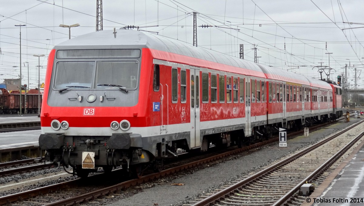 Abgestellte n-Wagen Garnitur in Schweinfurt Hbf.
Aufgenommen im M�rz 2014.