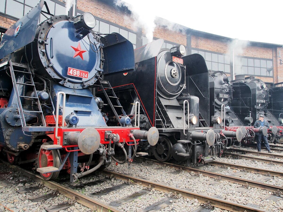 Achtes Dampfloktreffen in Dresden Altstadt; von links: 498 104; 475 111; 50 3501 und 01 2118-6 am 15.04.2016.