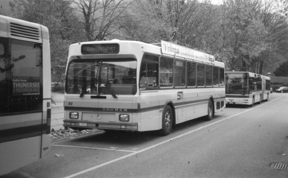 (AG 17) - Aus dem Archiv: STI Thun - Nr. 52/BE 396'552 - Saurer/R&J am 14. November 2005 bei der Schifflndte Thun