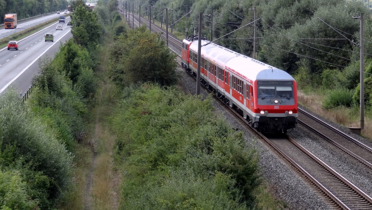 Als Leerfahrt f�hrt 111-207 und die 3 n-Wagen von Ha�furt nach Bamberg am 20.August 2013.