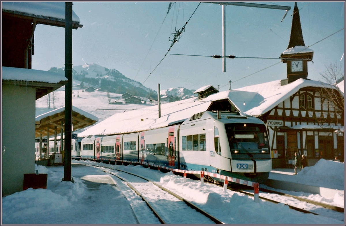 Als der Sturm  Lothar  bei der SEZ die Fahrleitung stark besch�digte setzte die Bahn die BOB Intergral-Dieseltreibz�ge ein, welche in Bayern noch nicht im Einsatz standen .

Zweisimmen, den 7. Jan. 2000