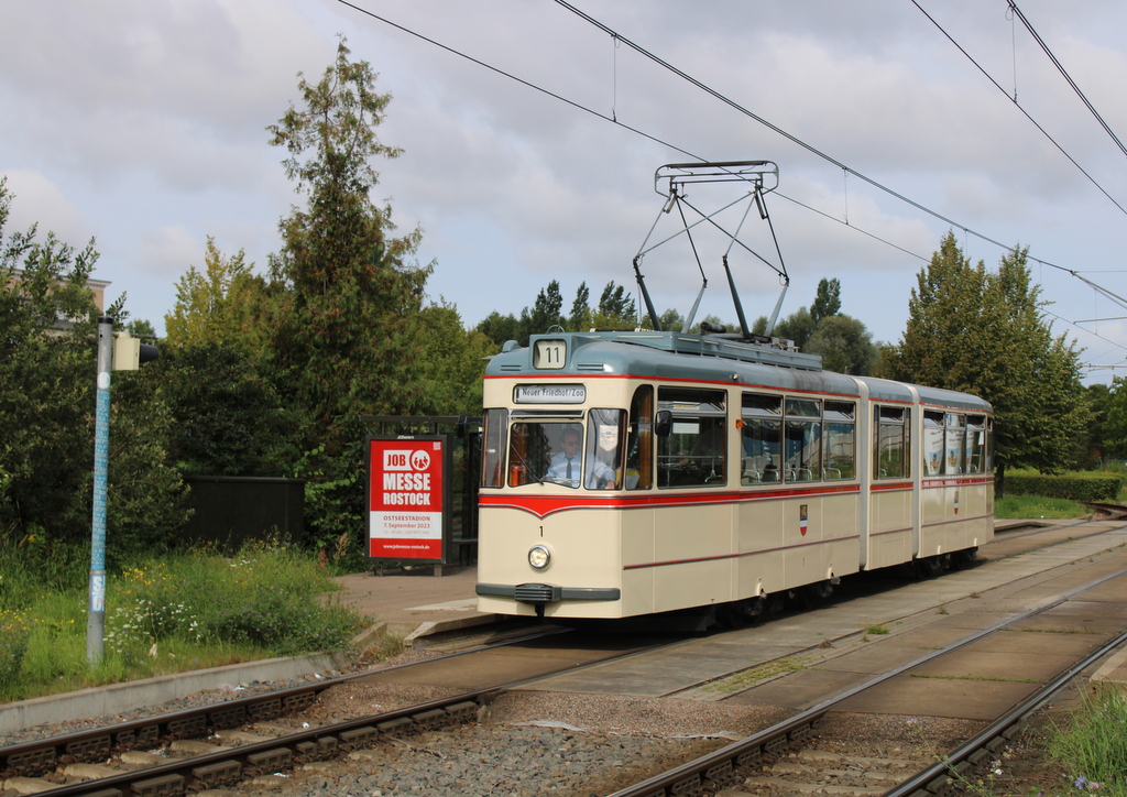 Am 03.09.2023 stand der Gotha Wagen zum Freude des Fotografen ohne 2. Straßenbahn in Rostock-Marienehe