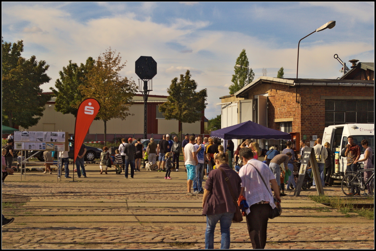 Am 08.09.2018 luden die Magdeburger Eisenbahnfreunde e.V. wieder zum Familienfest am Wissenschaftshafen. Neben ausgestellten Loks waren auch zwei Pendelzüge unterwegs. Wie immer kamen nicht nur Gäste aus Magde und dem Umland, sondern etliche Hobbyfreunde von weiter her angereist.