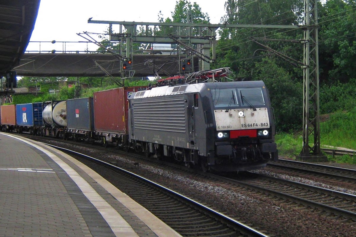 Am 1 Juni 2012 d�nnert 189 843 mit ein KLV durch Hamburg-Harburg. 