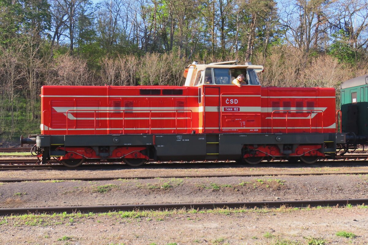 Am 10 Mai 2024 treft T444 162 in Luzna u Rakovnika ein -seit Jahren Stillstand ist sie wieder betriebsfähig.