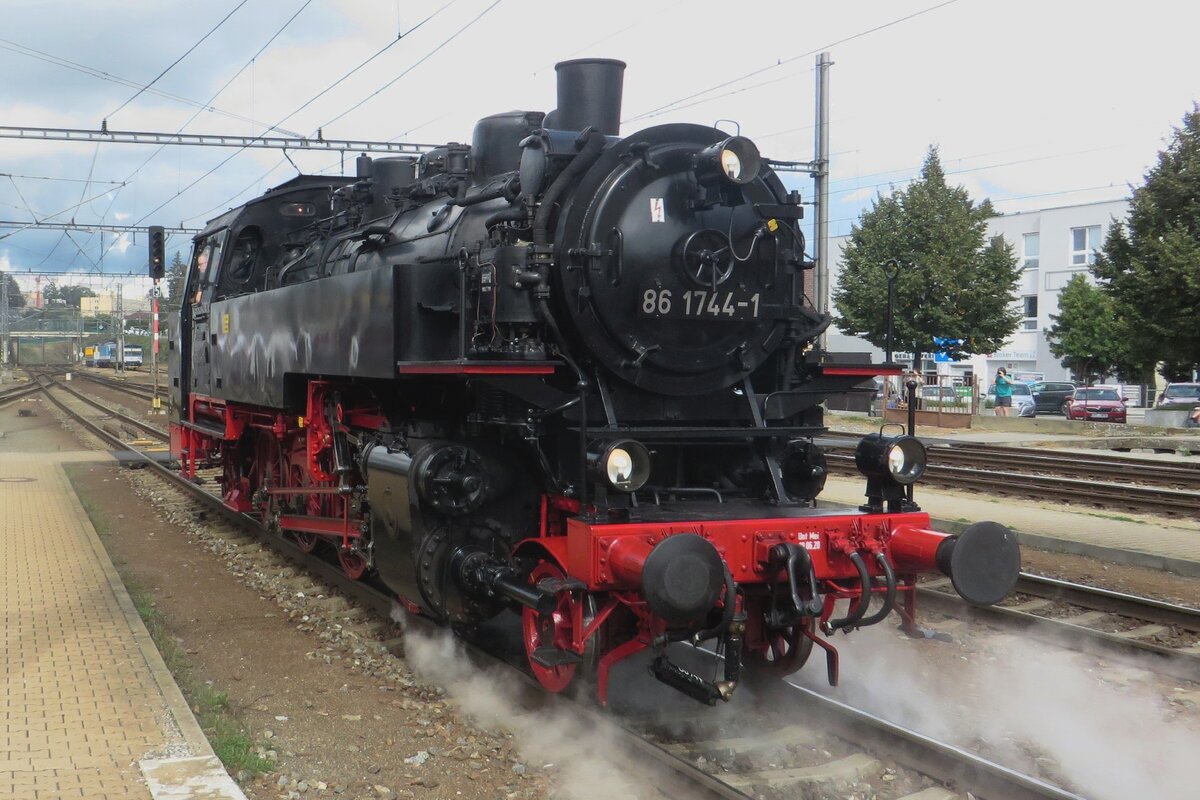 Am 10 September 2022 lauft 86 1774 um in Benesov u Prahy w�hrend STEAM-53.