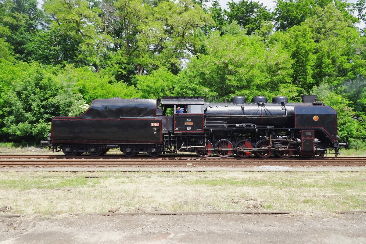 Am 11 Juni 2022 steht 534 0323  Kremák  (Krematorium) ins Eisenbahnmuseum von Luzna u Rakovnika, das, 1997 gegründet, in 2022 das 25.Jahreesjubiläum feiert mit ein Glanzauftritt von alle vorhandene Dampfloks der 1.Generration, die in das ünabhangiges Tschecho-Slowakei gebaut worden sind.