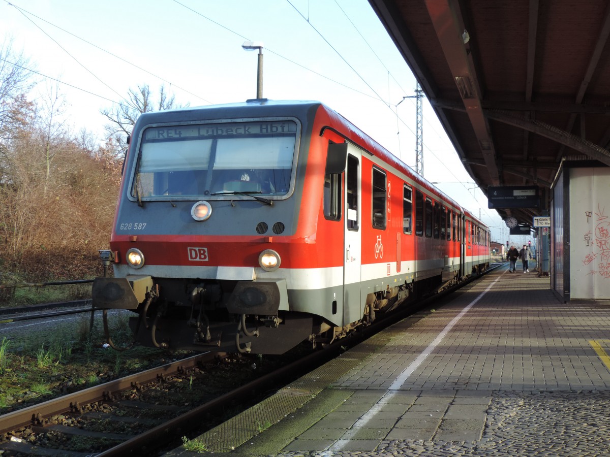 Am 12.12.2015 fuhr der RE4 nach Lübeck Hbf mit dieser 628