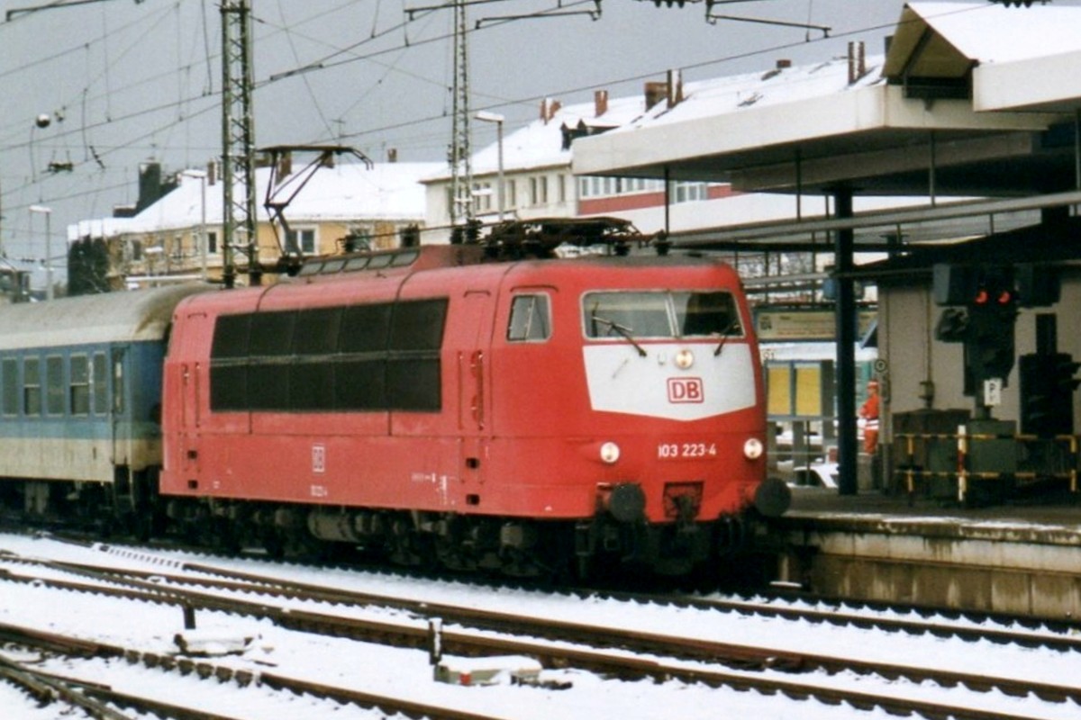Am 13 J�nner 2000 treft 103 223 in Koblenz Hbf ein.